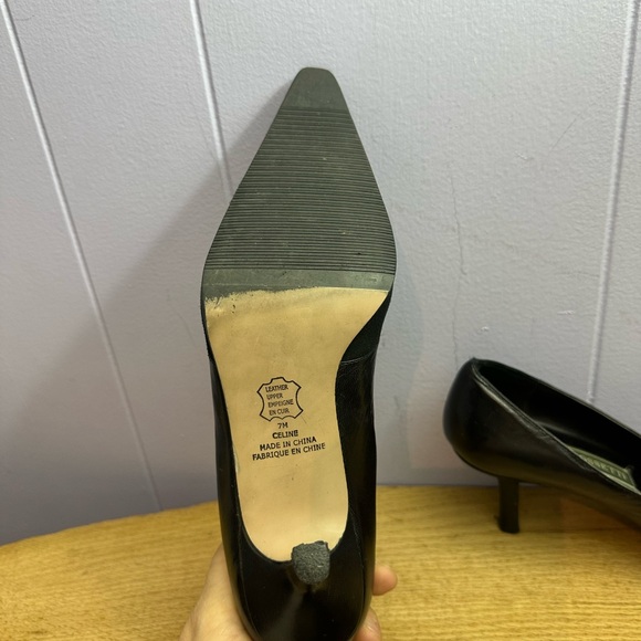 Black Women's leather and suede kitten heels - Picture 4 of 5